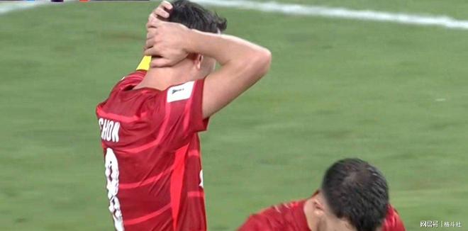 包含最后时刻亚冠传出新动向，里昂单刀错失，高层表态：媒体盛赞，团队化学反应显著的词条