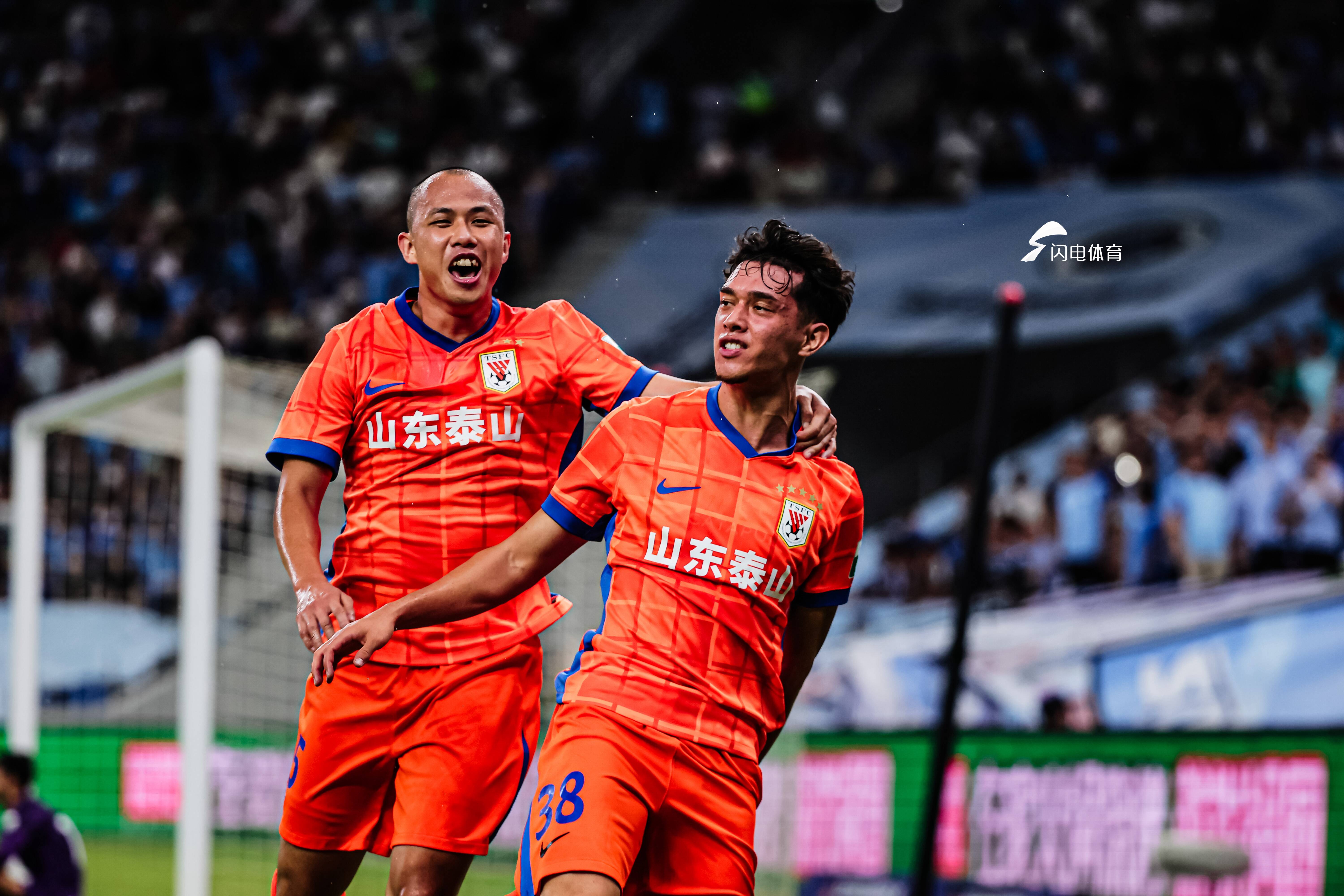 关于赛地聚焦——中超今晚热度飙升;山东男篮门线救险;悬念犹存;赛程密集仍需轮换的信息 关于赛地聚焦——中超今晚热度飙升;山东男篮门线救险;悬念犹存;赛程密集仍需轮换的信息